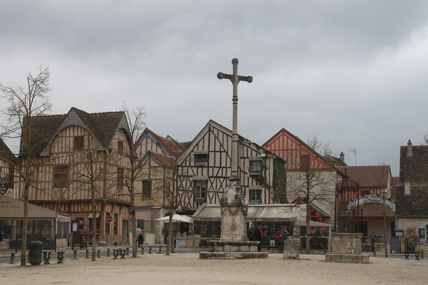 The square in upper Provins